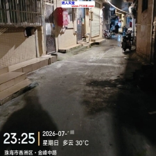 #珠海#,#扫街#,#站街# 十一点多过去发现在（阿龙工作室）的附近坐着